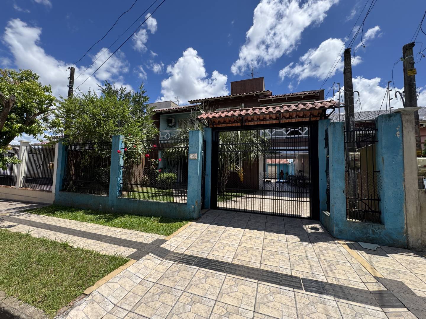 Casa, 4 quartos, 243 m² - Foto 1